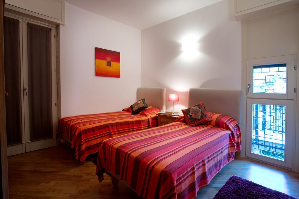 5 Luxury Laglio Apartments-By Italian Apartments Номер фото
